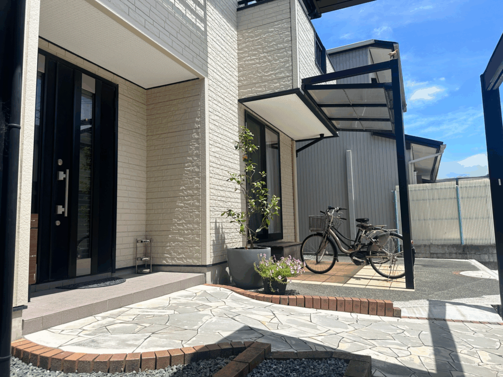 静岡市のお庭にヤマテーのマグナスラウンドS鉢で植えられたレモンの木