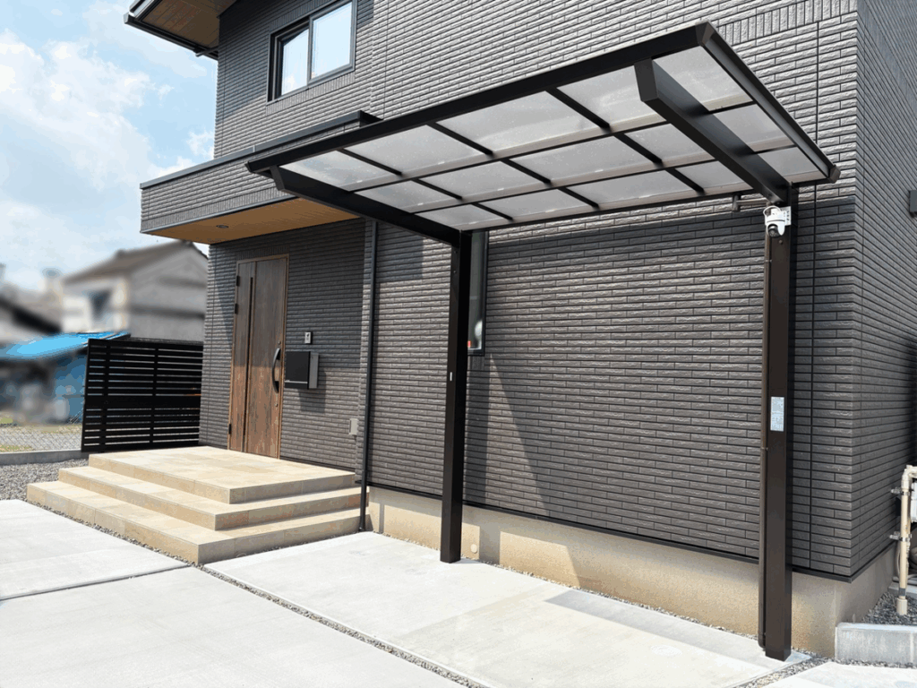 快適に過ごせるプライベート空間が完成した富士宮市U様邸の新築外構とお庭の完成写真