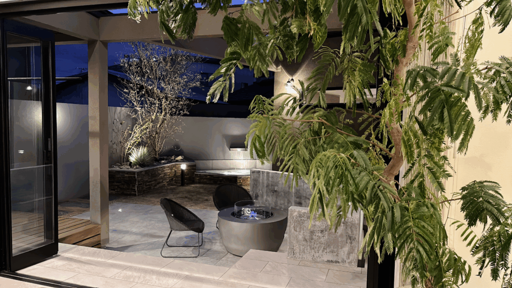 富士市の外構事例｜高さ2.2mと2.4mのグランドアートウォールをジョリパッド仕上げで設置したリゾート中庭