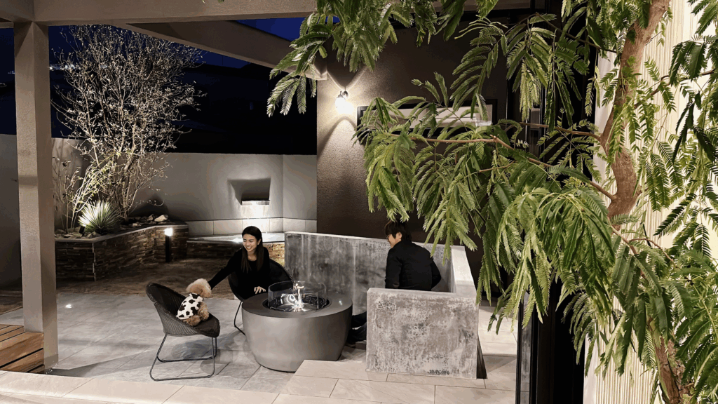 富士市の外構事例｜高さ2.2mと2.4mのグランドアートウォールをジョリパッド仕上げで設置したリゾート中庭