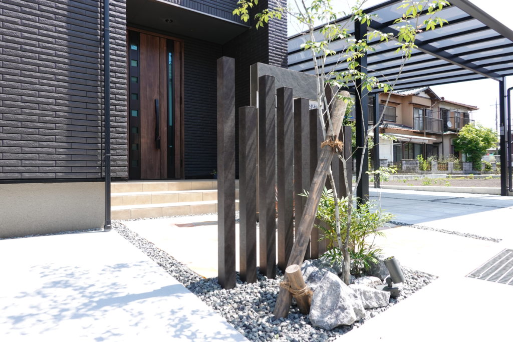 富士市・静岡市で施工したブラック×ホワイトのモノトーン新築外構施工事例