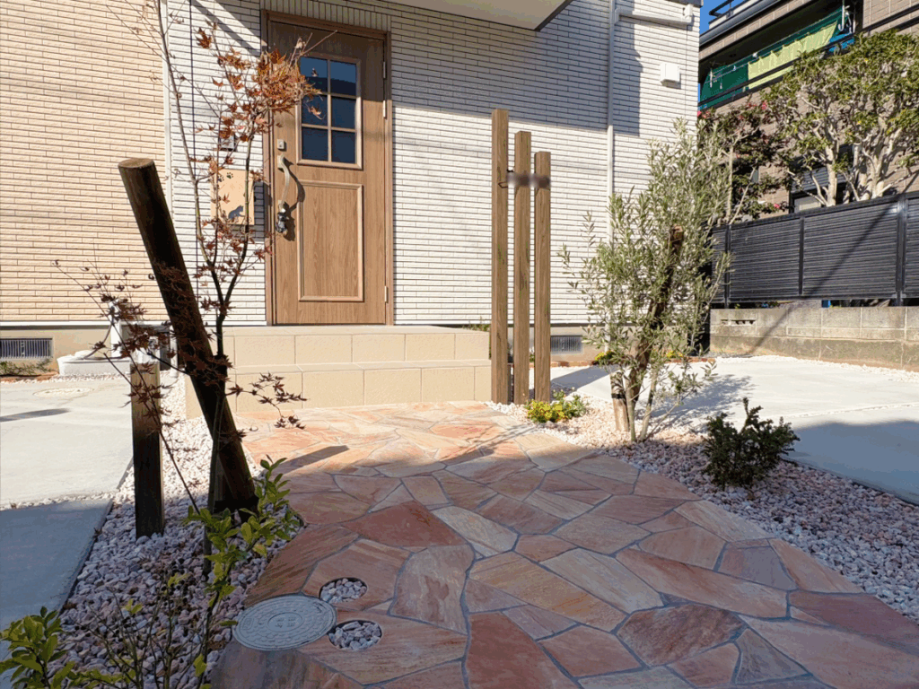 【静岡市】新築外構施工事例｜ピンクテイストで統一した“隠れミッキー”のあるかわいいお庭