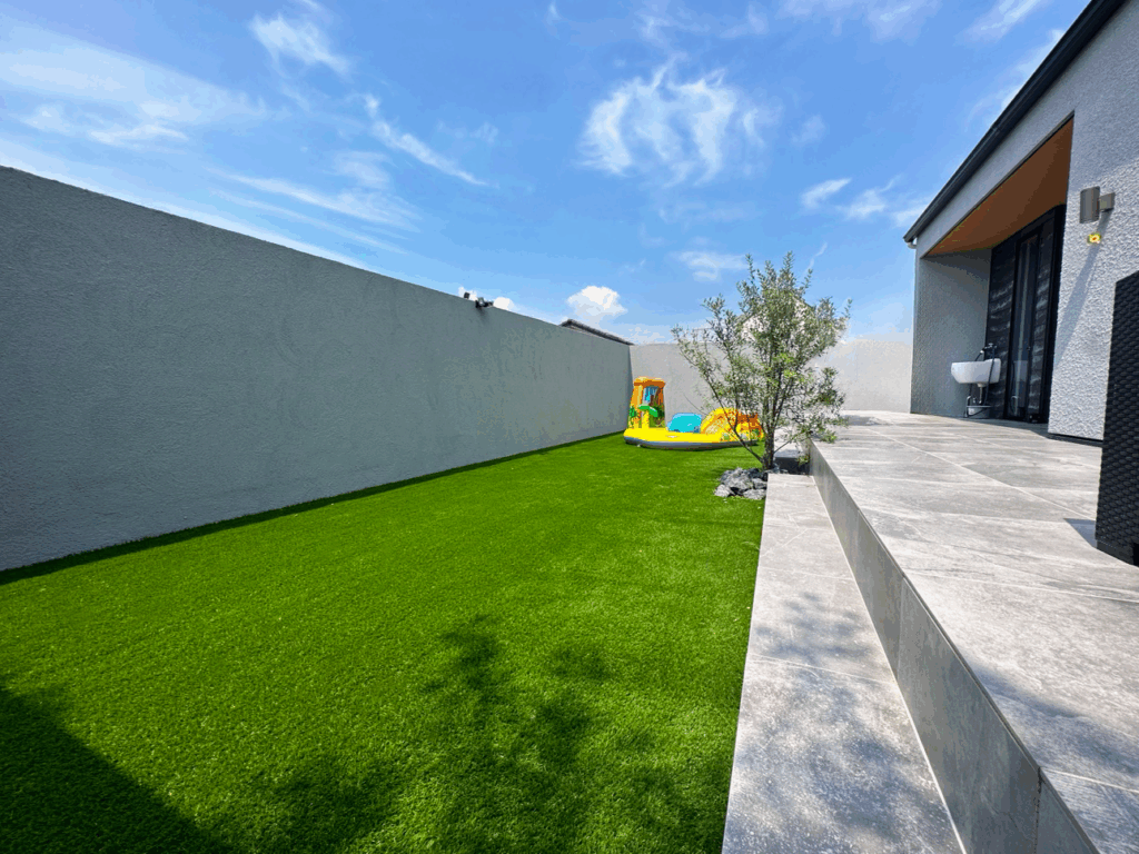 【富士市・静岡市】道路からの視線が気になる方へ|グランドアートウォールで叶う完全プライベートガーデンとは?